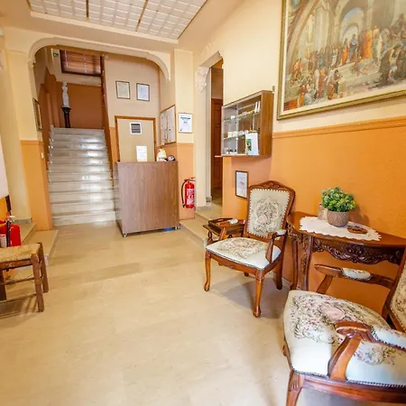 Xenia Palace Luxury Apartmanhotel Vrasná